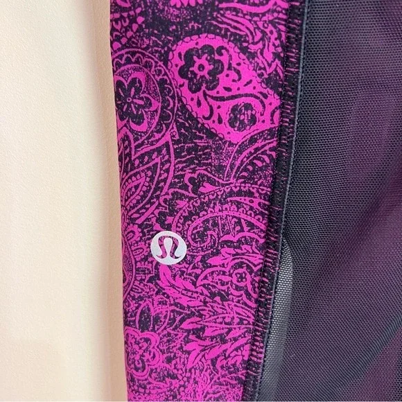 Lululemon Outrun 17" Crop Antique‎ Paisley Deep Fuschia Black / Black - Picture 5 of 11